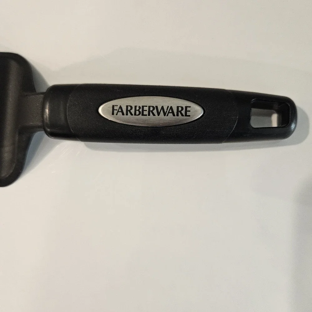 Farberware Pie Cutter Black